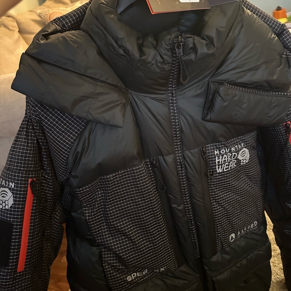 NWT Mountain Hardwear Men's Black Insulated Parka - Picture 4 of 5